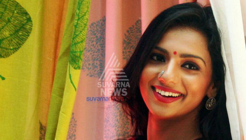 State women commission issued notice to Sruthi Hariharan for hearing