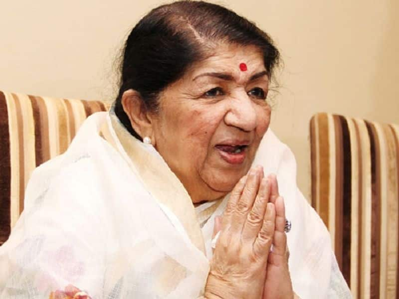 Lata Mangeshkar rubbishes rumors of her health condition