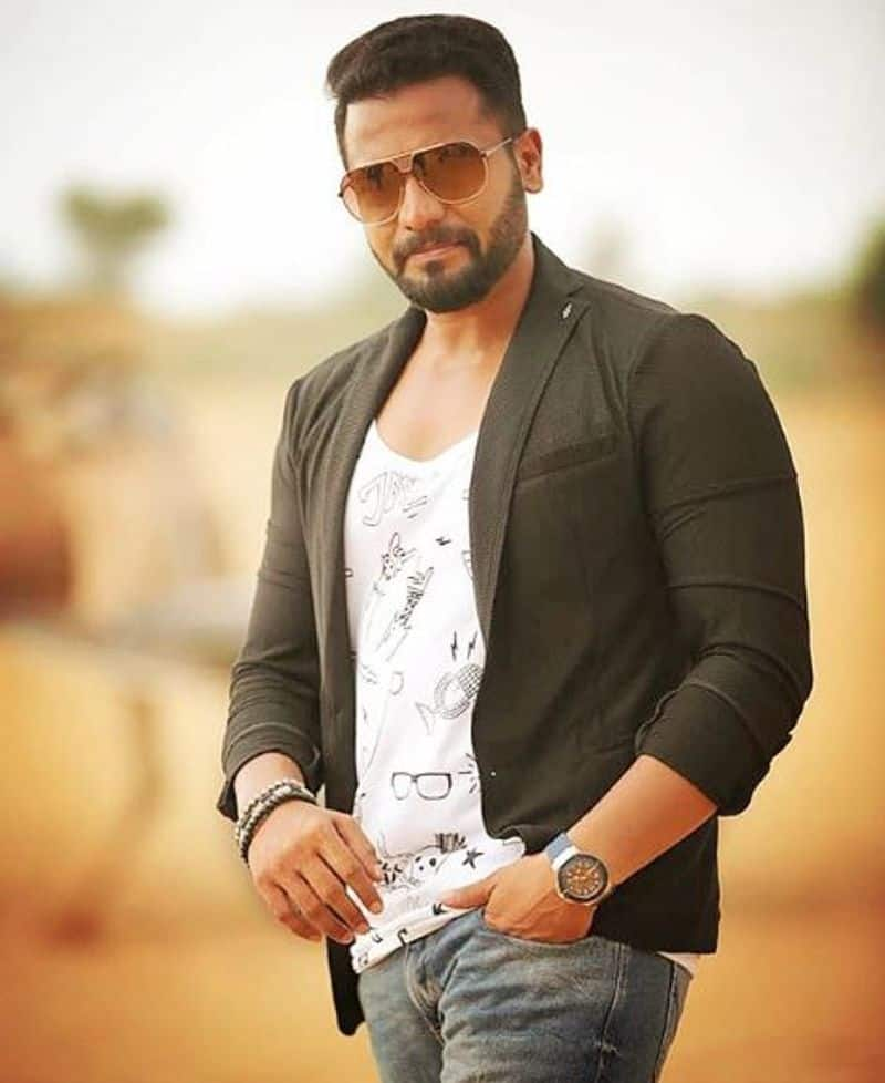 kannada actor srimurali participates in wildlife saving campaign