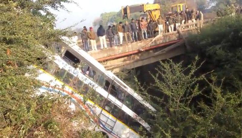 madhya pradesh bus accident, three died