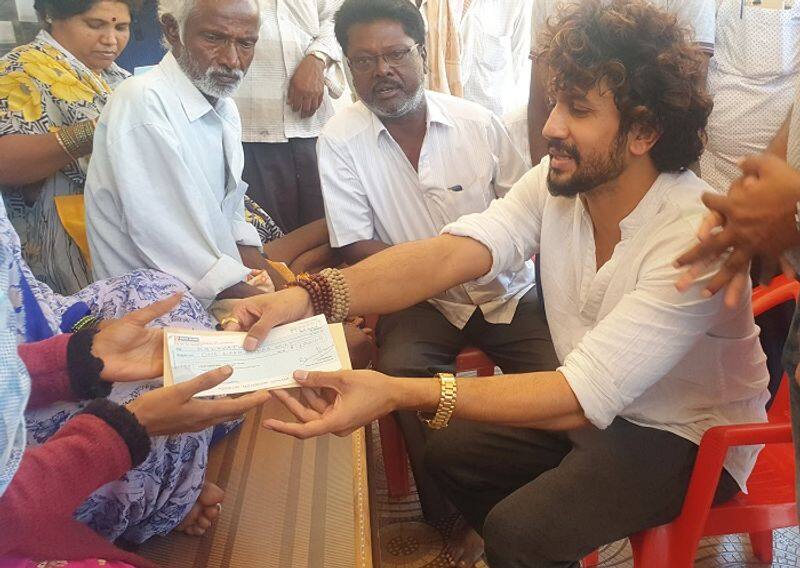 Sandalwood actor Bhuvan Ponnanna donates Rs 1 lakh  for Martyr Guru family