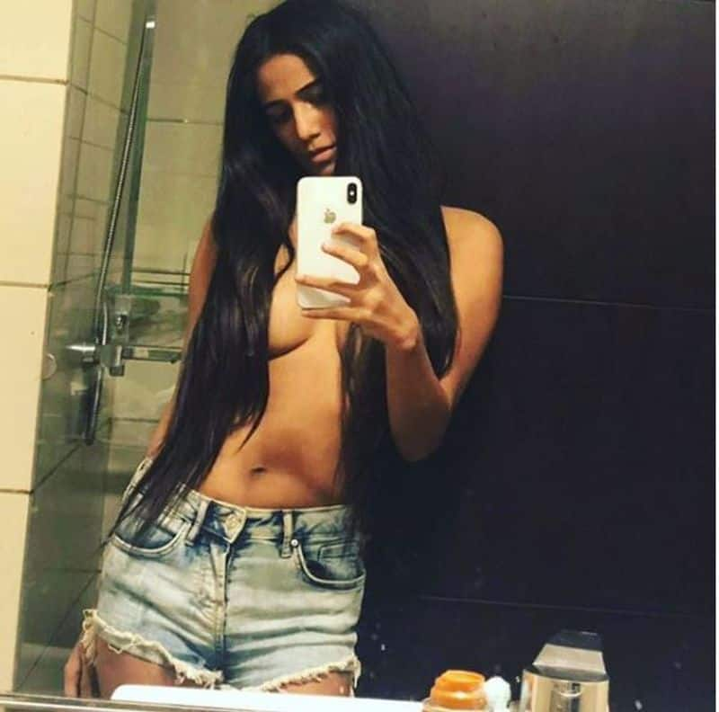 Poonam Pandey Shares Motivational Poster Ahead of IND vs PAK ICC Cricket World Cup Match