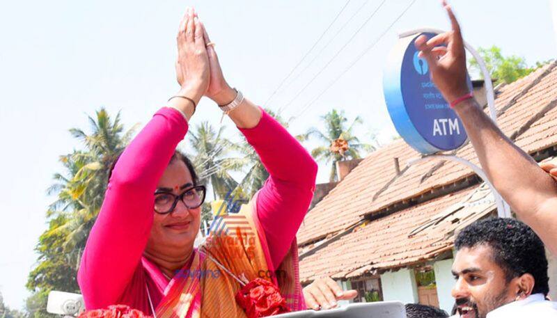 Sandalwood stars Darshan and Yash phones were trapped during Loksabha Election 2019