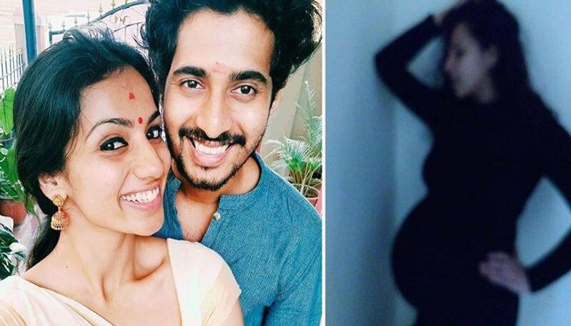 Sruthi Hariharan is pregnant Actress Share Pic in Social Media