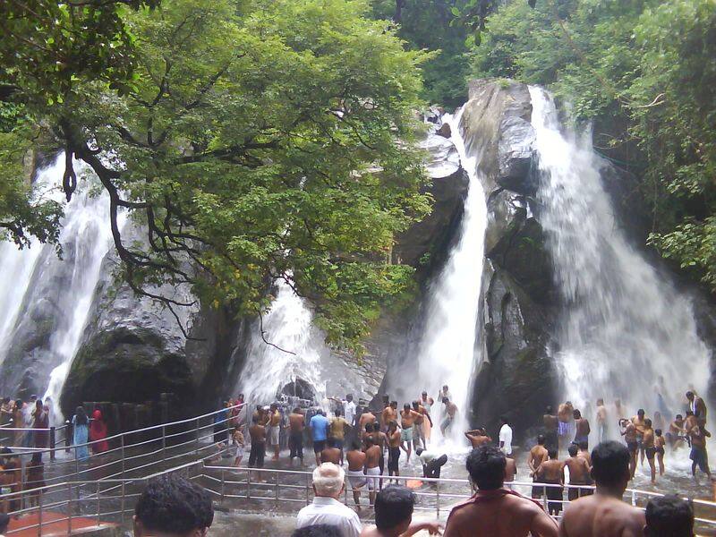 Bathing in waterfalls has been banned for the 6th day as the season has started in Courtalam due to heavy rains KAK