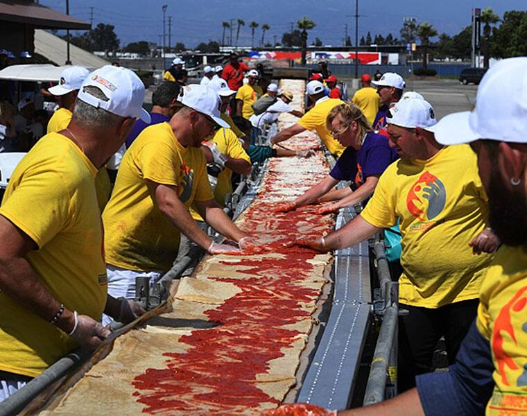 More than 100 chefs create history by baking the world’s longest pizza