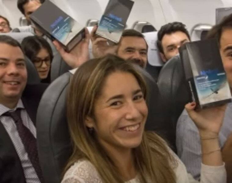 Watch Samsung gifts 200 free Galaxy Note 8 devices to passengers on a plane