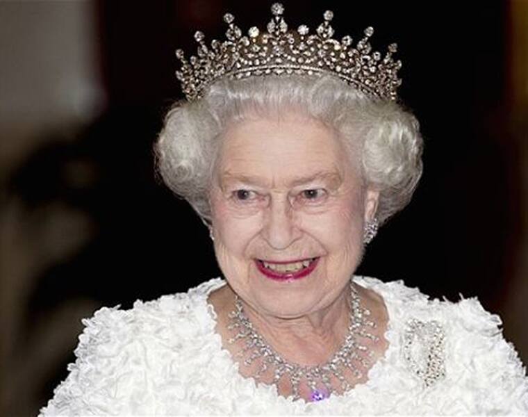 Queen Elizabeth II passes away Twitter flooded with tributes mourn demise of longest serving monarch gcw