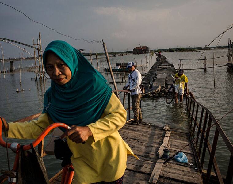 Climate change Shocking pictures of sea engulfing Indonesian coastline