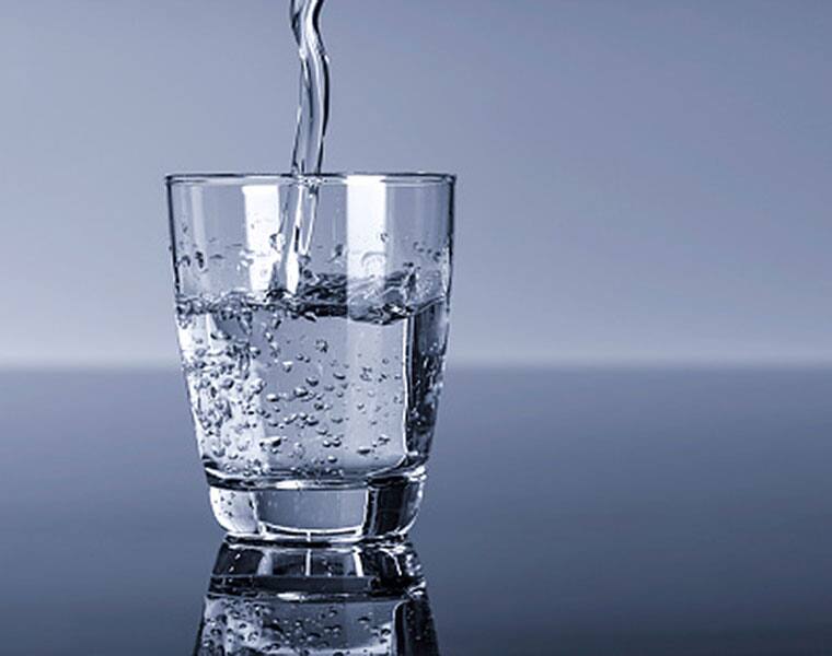 This easy tip will change your drinking water into healthy tasty water !