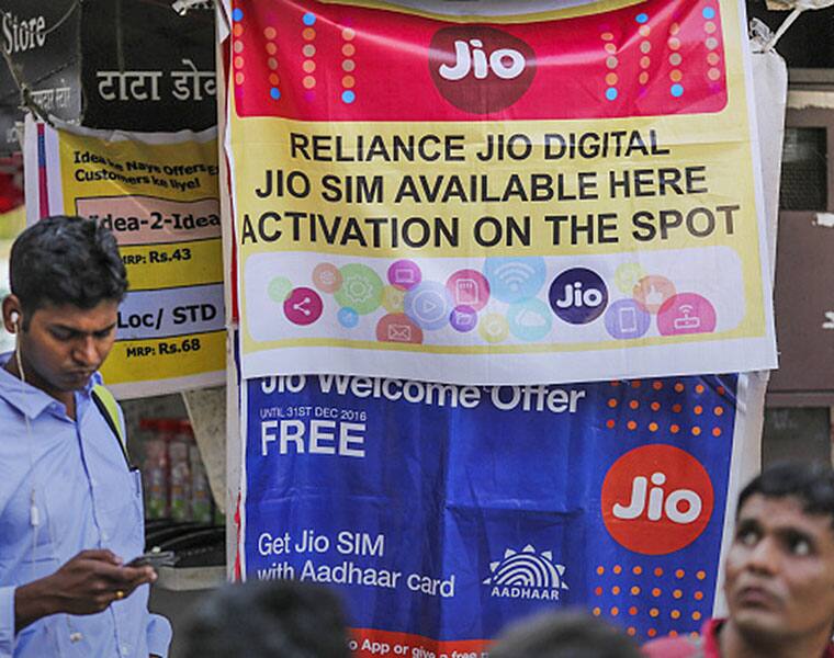 Reliance Jio users Aadhaar and other details leaked