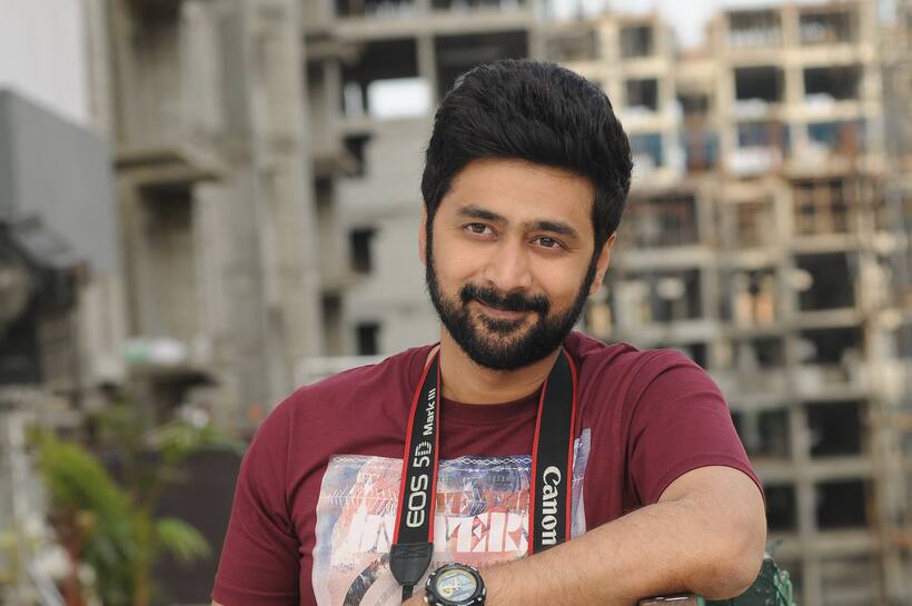 ఒంటిపై నూలుపోగు లేకుండా ఫోటో షూట్... రాహుల్ రవీంద్రన్ షాకింగ్ పోస్ట్