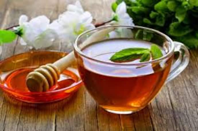 Health Tips : ঘুম থেকে উঠেই চা পান করছেন, কোনটা শরীরের জন্য উপকারি