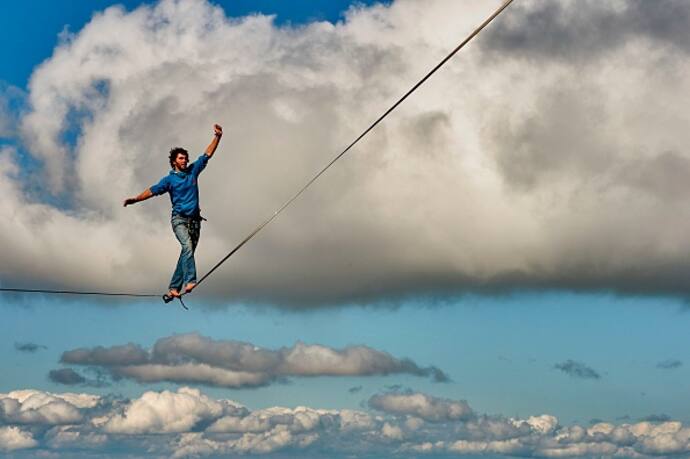 Amazing death defying photos of tight-rope walkers