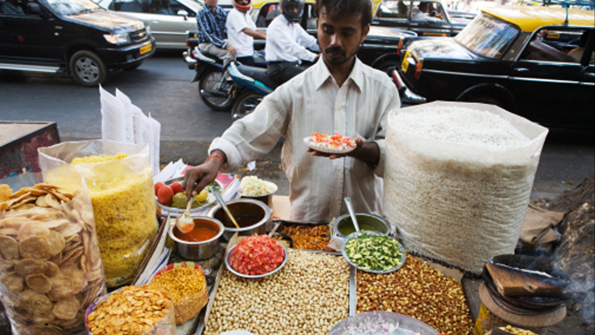 Footpath merchants Faces Problems due to lockdown in Hagaribommanahalli in Ballari