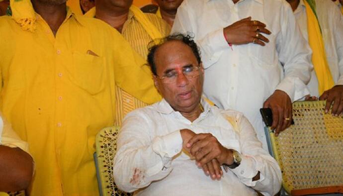 ఏపీ మాజీ అసెంబ్లీ స్పీకర్ కోడెల శివప్రసాదరావు ఆత్మహత్యకు దారి తీసిన పరిస్థితులపై పోలీసులు ఆరా తీస్తున్నారు. కోడెల శివప్రసాదరావు సోమవారం నాడు ఉదయం ఎవరెవరికి ఫోన్లు చేశారనే విషయమై పోలీసులు ఆరా తీస్తున్నారు. మరో వైపు కోడెల శివప్రసాదరావు సెల్‌ఫోన్ అదృశ్యం కావడంపై కూడ పోలీసులు  దర్యాప్తు చేస్తున్నారు.