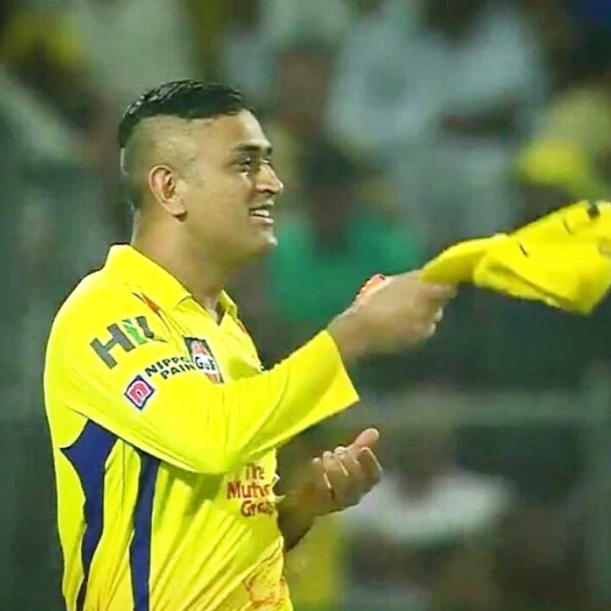 MS Dhoni Sports a New Stylish Haircut For IPL