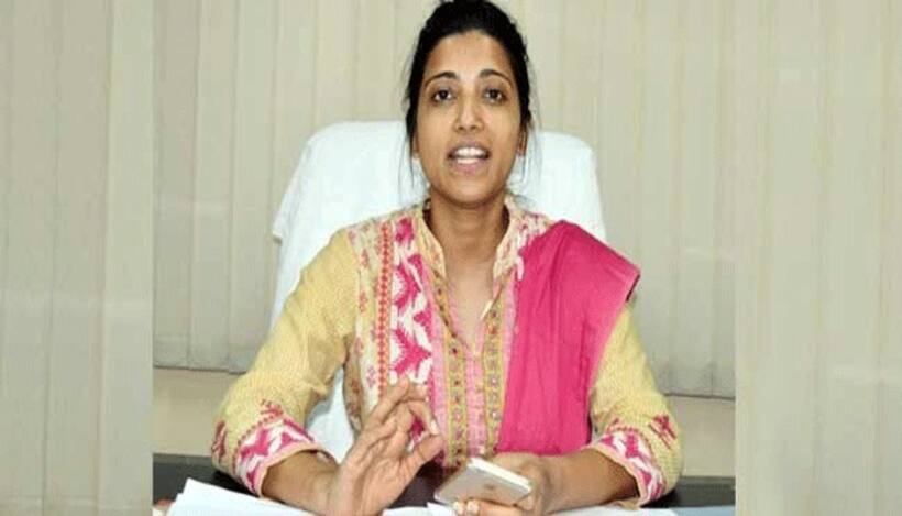 జిహెచ్ఎంసికి ఆమ్రపాలి బదిలీ: ఐఎఎస్ లకు స్థానచలనం