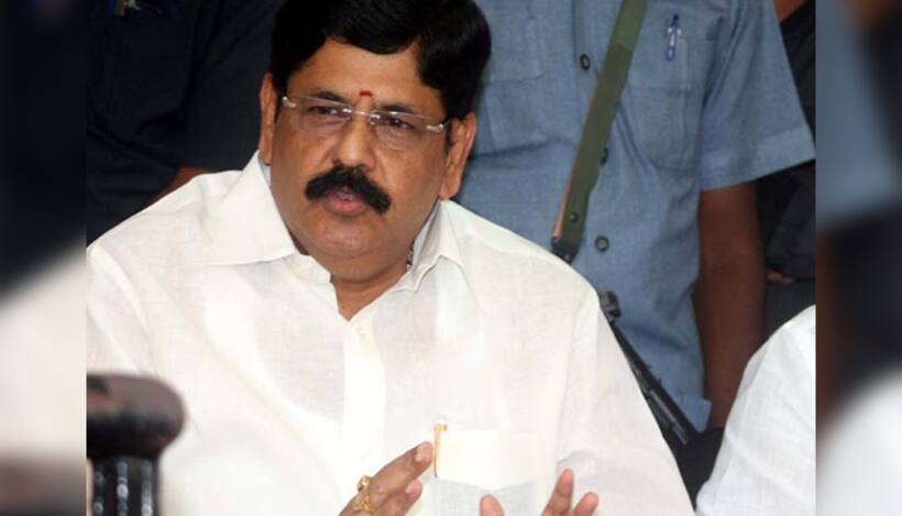 హైదరాబాద్ వెళ్లిన ఆంధ్రులు కోడిపందేలకూ రావడం లేదు .. ఇతర రాష్ట్రాల్లో ఏపీ నవ్వుల పాలు : జగన్‌పై ఆనం సెటైర్లు