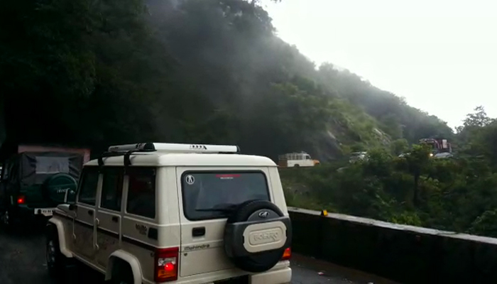 Chikkamgaluru People Demands for barrier wall in Charmadi Ghat