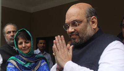 नजरबंद महबूबा की पार्टी में हुई टूट, पीडीपी कई बड़े नेता हुए भाजपा में शामिल