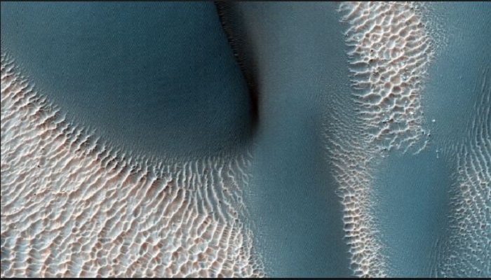 A large streak of 'blue' was found on the Red Planet