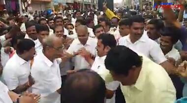 Tumkuru: JD(S) Rural MLA DC Gowrishankar dances in Kempegowda Jayanti procession