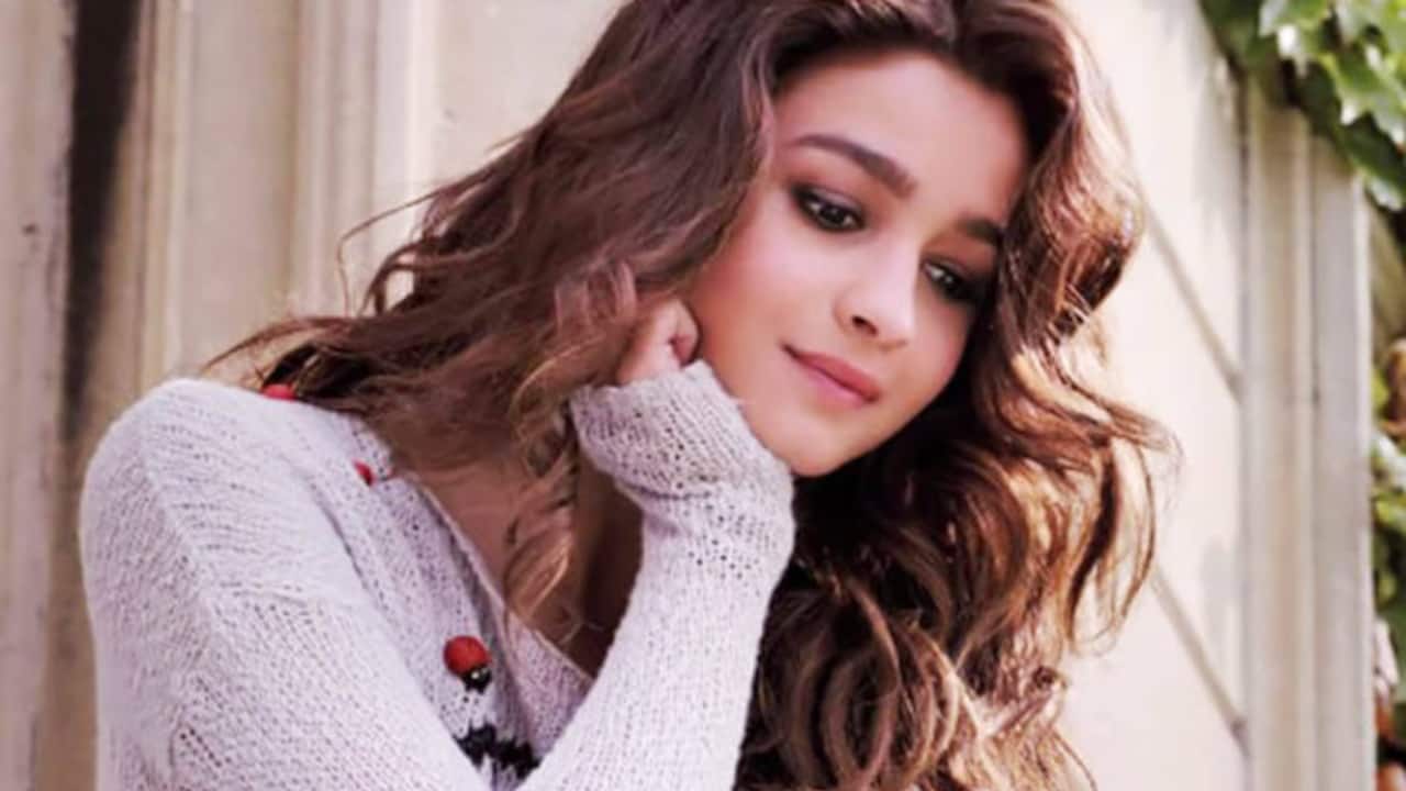 आलिया ने किये 40 लोगों के घर रोशन