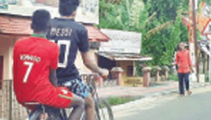 cristiano ronaldo And lionel messi On bicycle