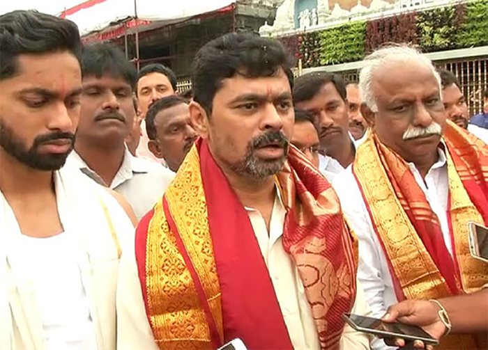 BJP leader cm ramesh entered tirumala temple with smartwatch caused controversy - bsb