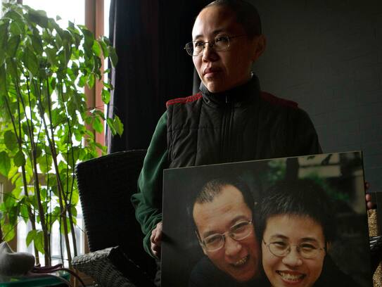 China frees Nobel widow from house arrest