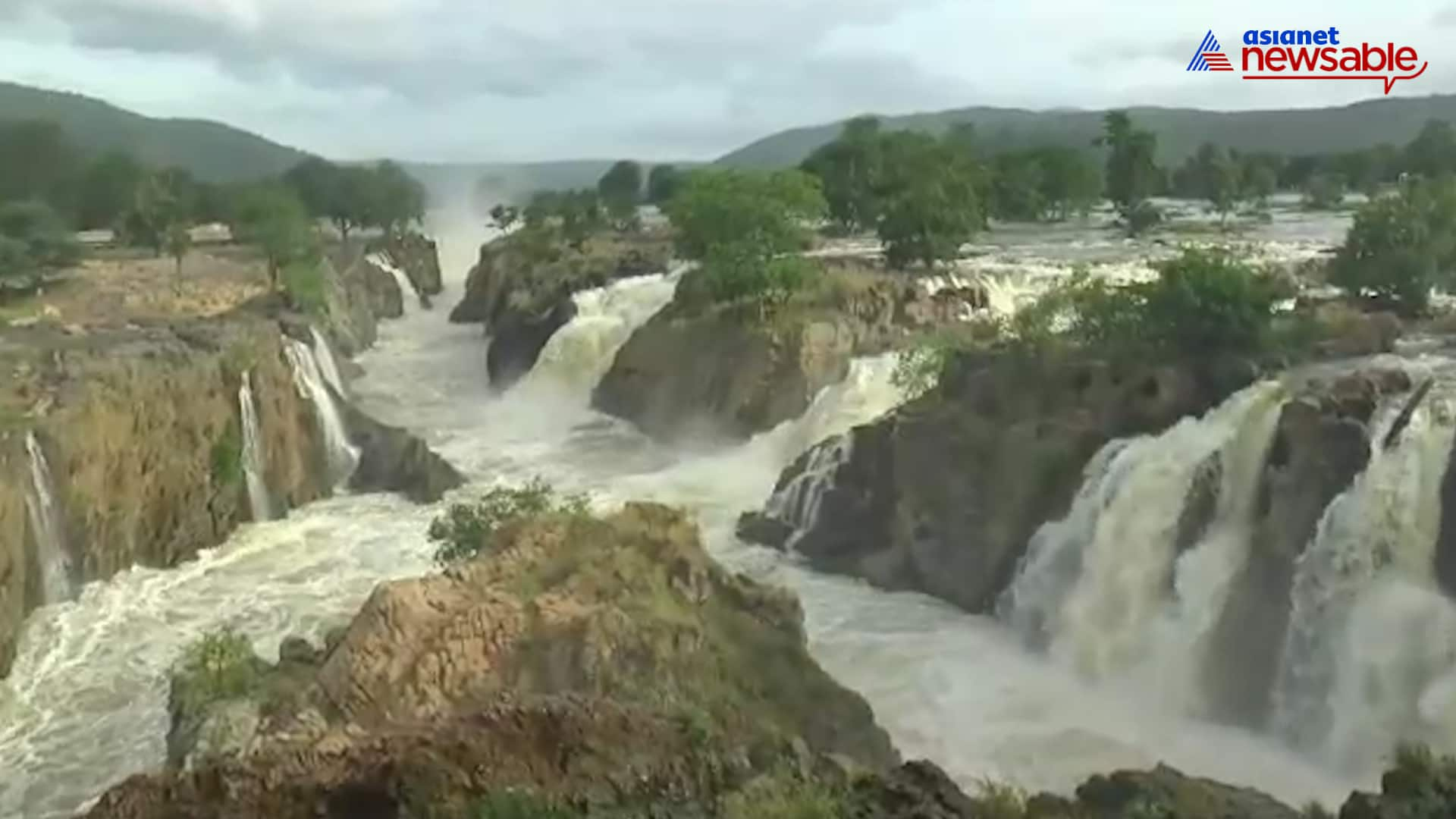 19 Year Old Boy Dies While Taking Selfie in Hogenakkal Falls at Chamarajanagar grg