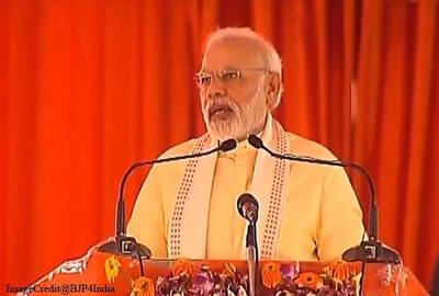 प्रधानमंत्री मोदी ने मिर्जापुर में सपा बसपा को  लगाई झाड़
