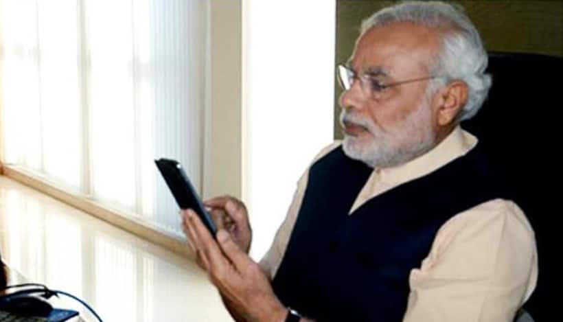 पीएम ने ट्विटर पर की लोगों से बात, लड़की ने दी मुस्कुराने की सलाह तो ये बोले मोदी...