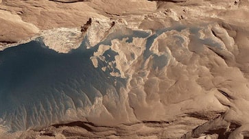 Mars Express orbiter discovers massive underground lake of liquid water