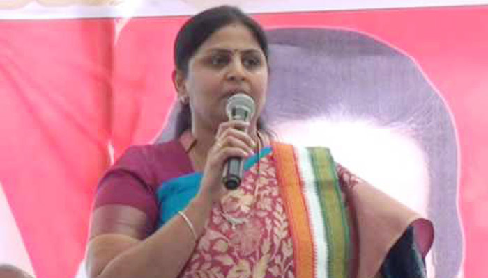 sunkara pradmasri comments on ys vijayamma, sharmila and ys jagan - bsb