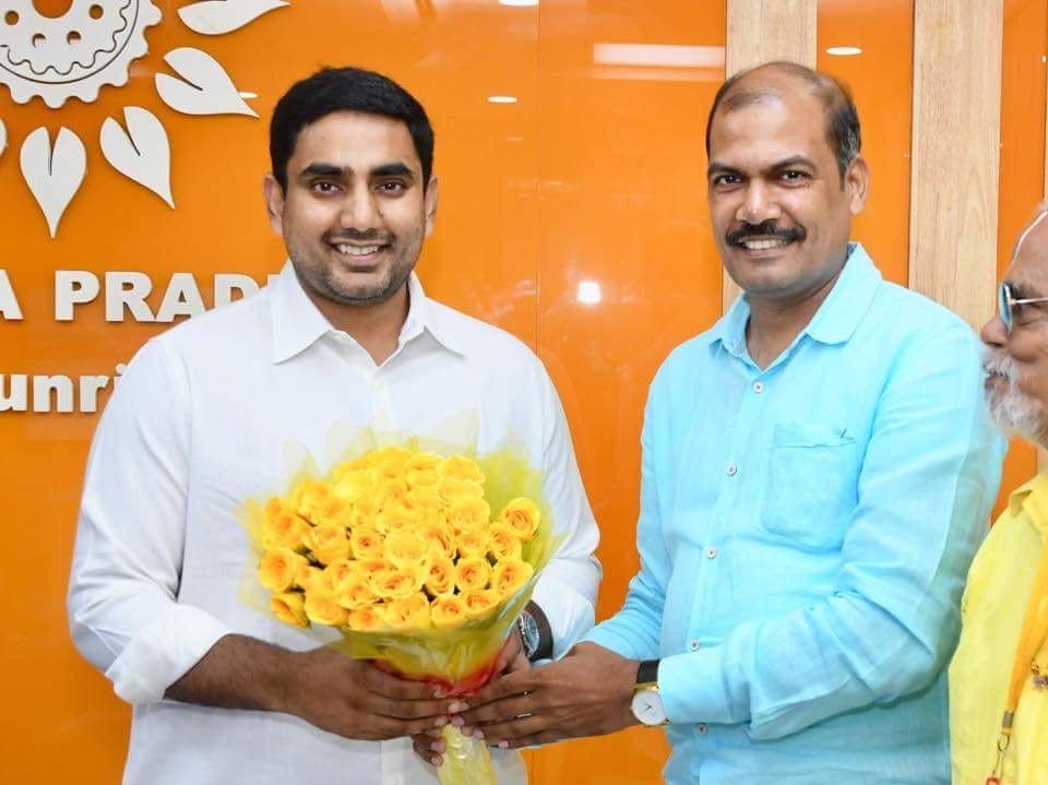 tdp kkuwait president sudhakar meets lokesh in amaravathi