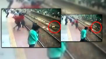 one man trying to suicide on mumbai railway track