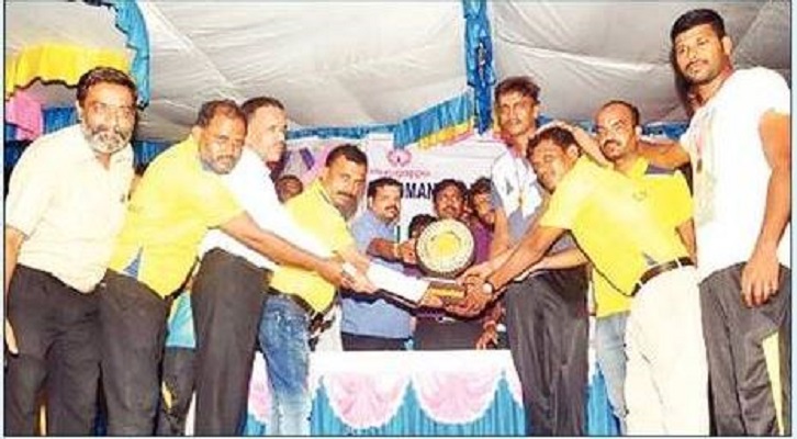 Kumta vollyball players won state level championship