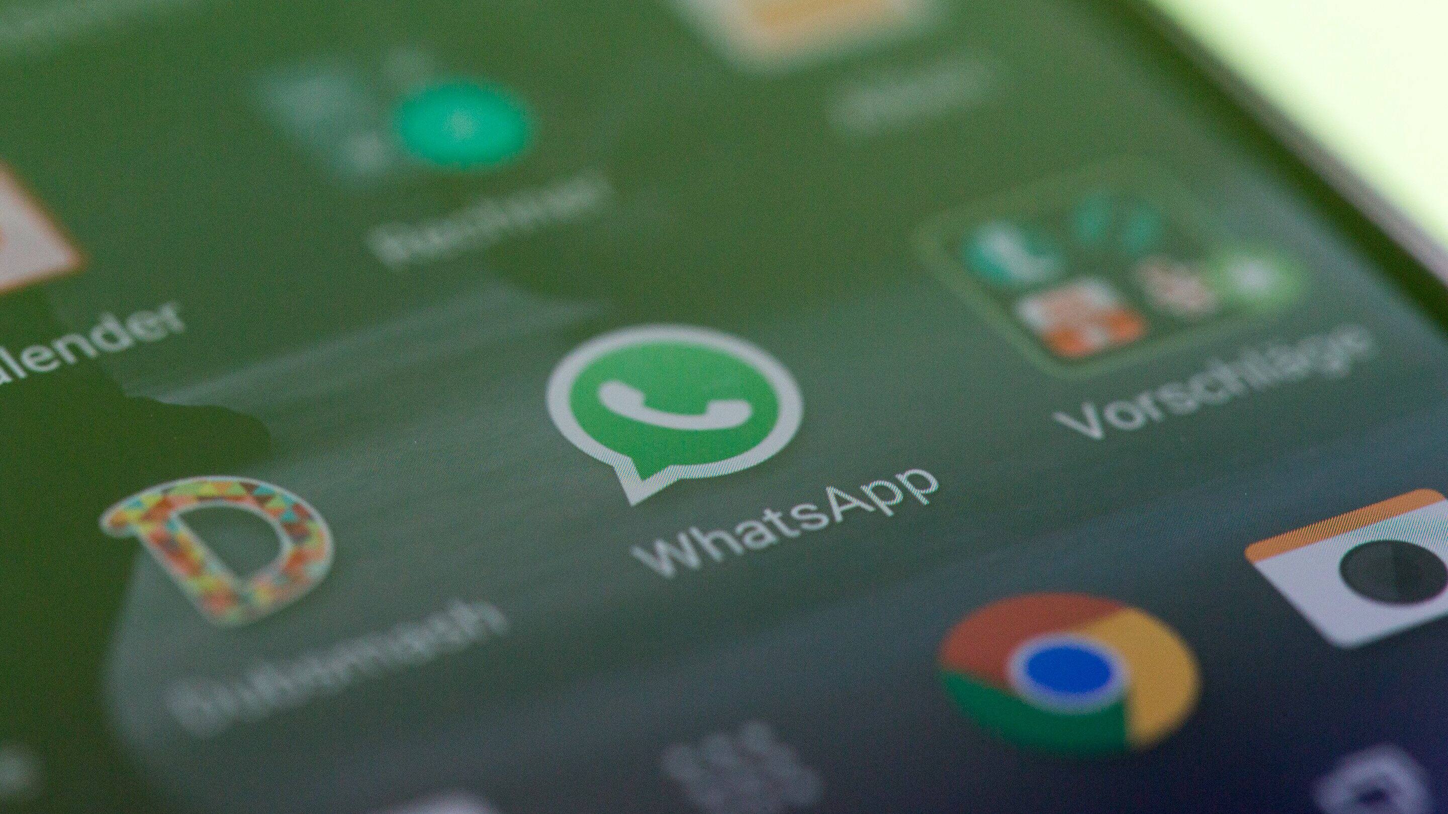 WhatsApp rolls out group calls for up to 4 people