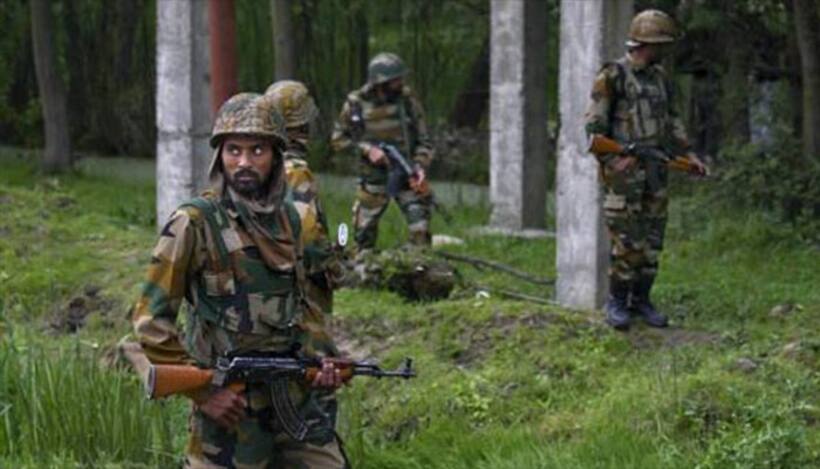 कश्मीर घाटी में तीन एनकाउंटर, तीन आतंकी ढेर, जवान शहीद