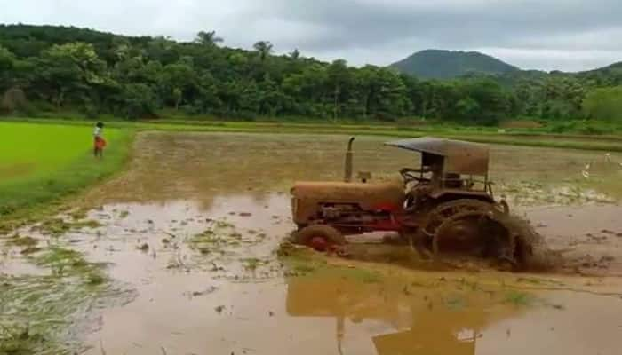 BJP Rebel Candidate Kaviraj Campaign Innovatively in Hosapete