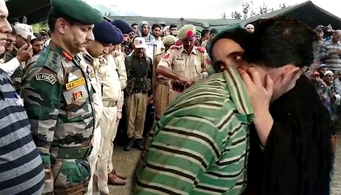 Wreath Laying of martyr constable Parvez Ahmed