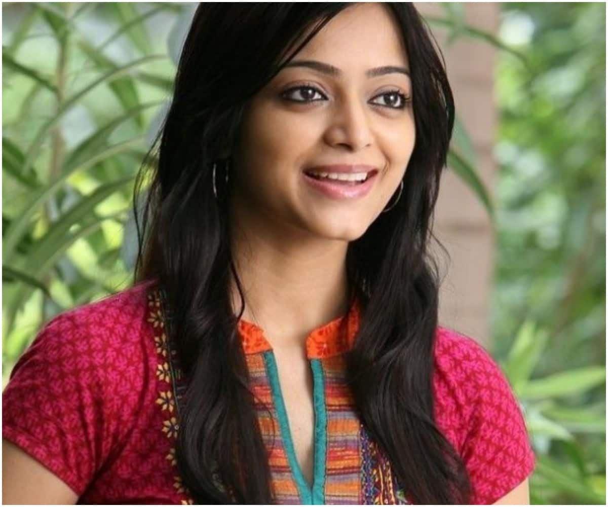 actress janani iyer share the love failure in bigboss