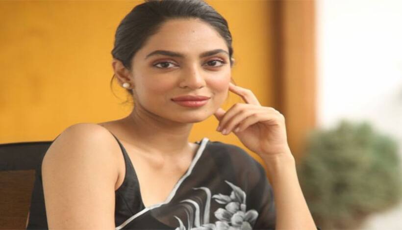 వేశ్య పాత్రలో 'గూఢచారి' బ్యూటీ!