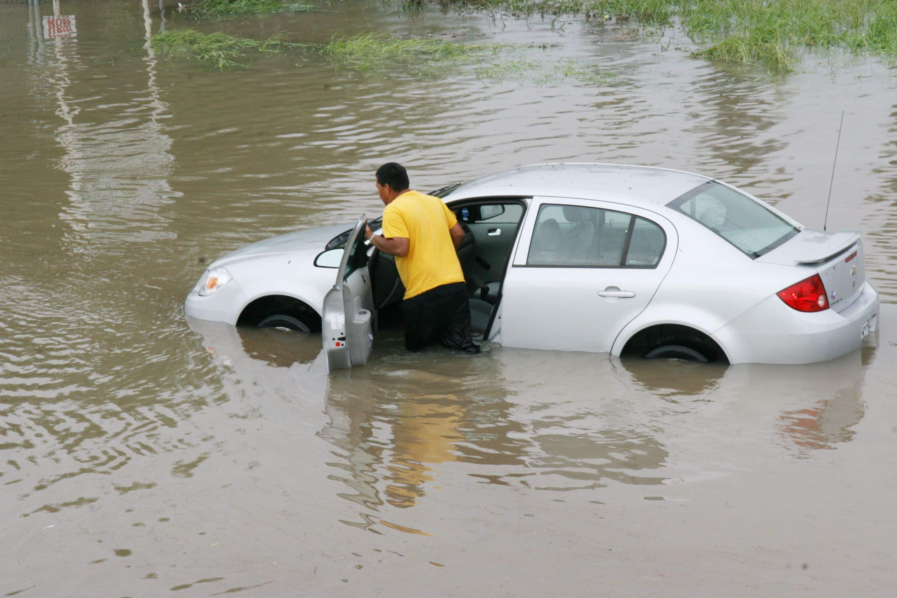 Flood vehicle tips for travelers