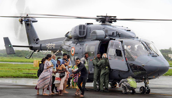 more army team with rescue boats to reach kerala