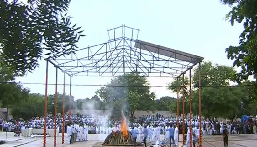 अटल अनंत वाजपेयी पंचतत्व में विलीन, राष्ट्र ने दी अश्रुपूर्ण विदाई