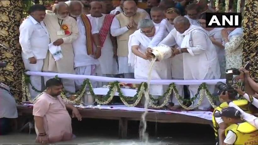 अटलजी की अस्थियां गंगा में प्रवाहित, अमित शाह, राजनाथ सिंह रहे मौजूद