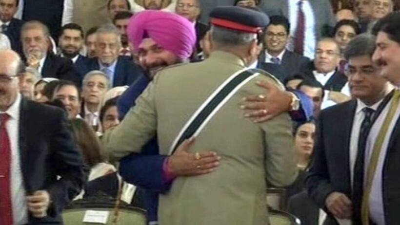 नवजोत सिंह सिद्धू ने पाकिस्तान से लौटते ही जनरल बाजवा को गले लगाने पर दी सफाई